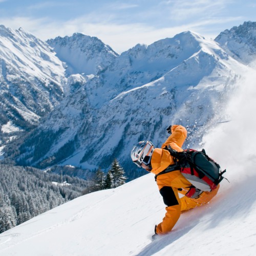 Skiër op de pistes van Kleinwalsertal