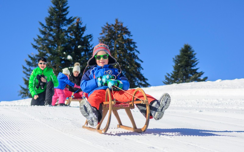 Rodelen met kinderen